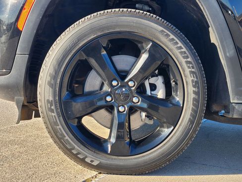 Used 2023 Jeep Grand Cherokee L Laredo image 11