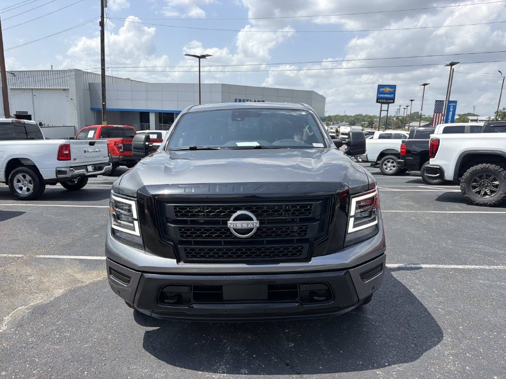 Used 2023 Nissan Titan SV w/ SV Convenience Package AWD/4WD image 8