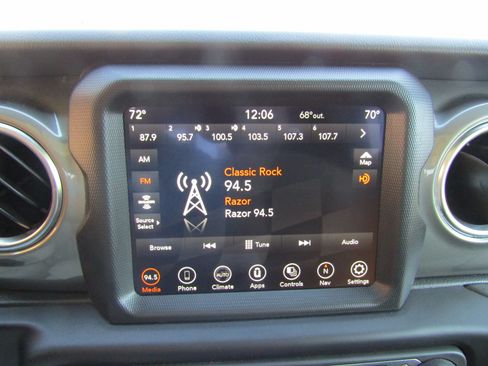 Used 2023 Jeep Gladiator Overland AWD/4WD image 23