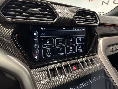 Used 2023 Lamborghini Urus Performante image 40