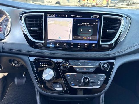 New 2026 Chrysler Pacifica Pinnacle image 32