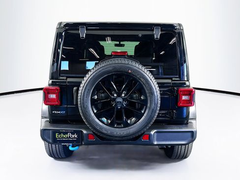 Used 2023 Jeep Wrangler Sahara image 7