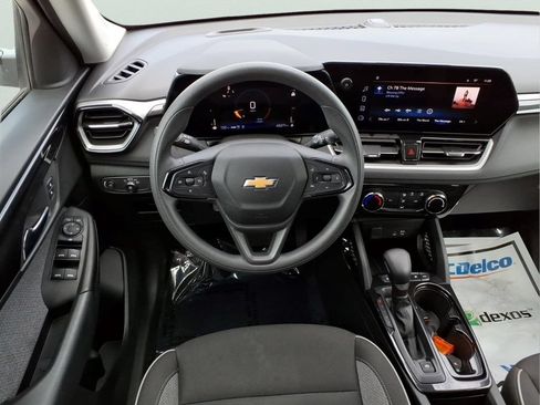 Used 2025 Chevrolet TrailBlazer LT AWD/4WD image 9