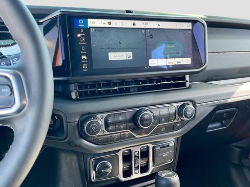 Used 2025 Jeep Wrangler Sahara image 14