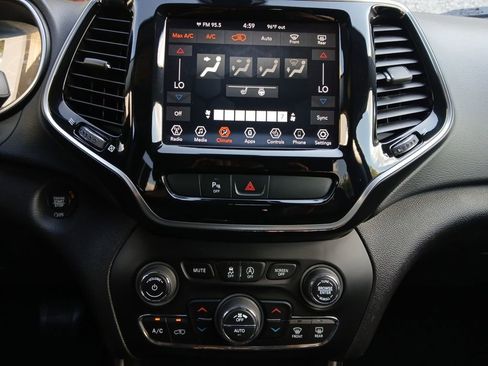 Used 2019 Jeep Cherokee Limited AWD/4WD image 4