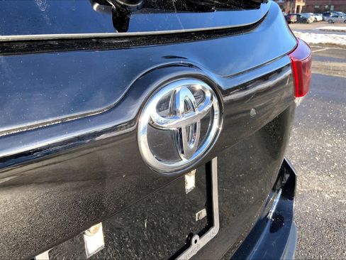 Used 2019 Toyota Highlander SE image 10