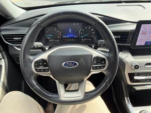 Used 2021 Ford Explorer XLT w/ Equipment Group 202A AWD/4WD image 23