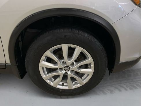 Used 2017 Nissan Rogue SV AWD/4WD image 16
