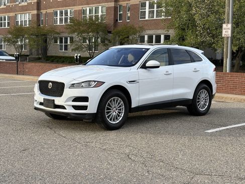 Used 2019 Jaguar F-PACE AWD/4WD image 2