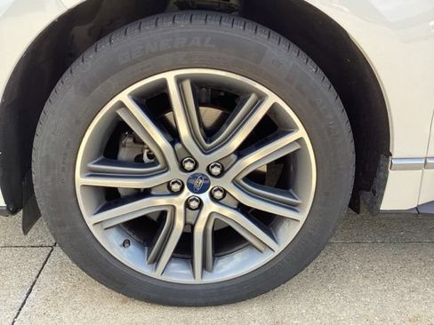 Used 2019 Ford Edge Titanium w/ Equipment Group 301A AWD/4WD image 6