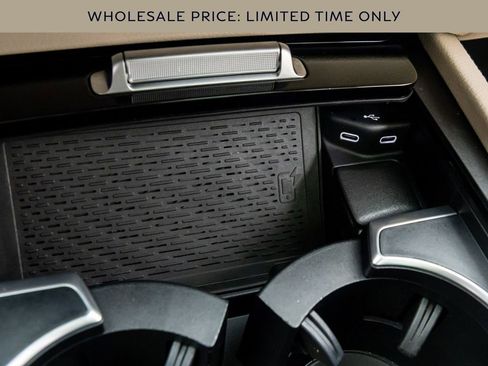 Used 2024 Mercedes-Benz GLS 450 4MATIC image 23