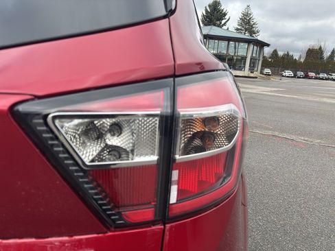 Used 2017 Ford Escape SE w/ Equipment Group 201A image 11