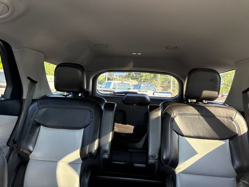 Used 2023 Ford Explorer XLT w/ Equipment Group 202A AWD/4WD image 40