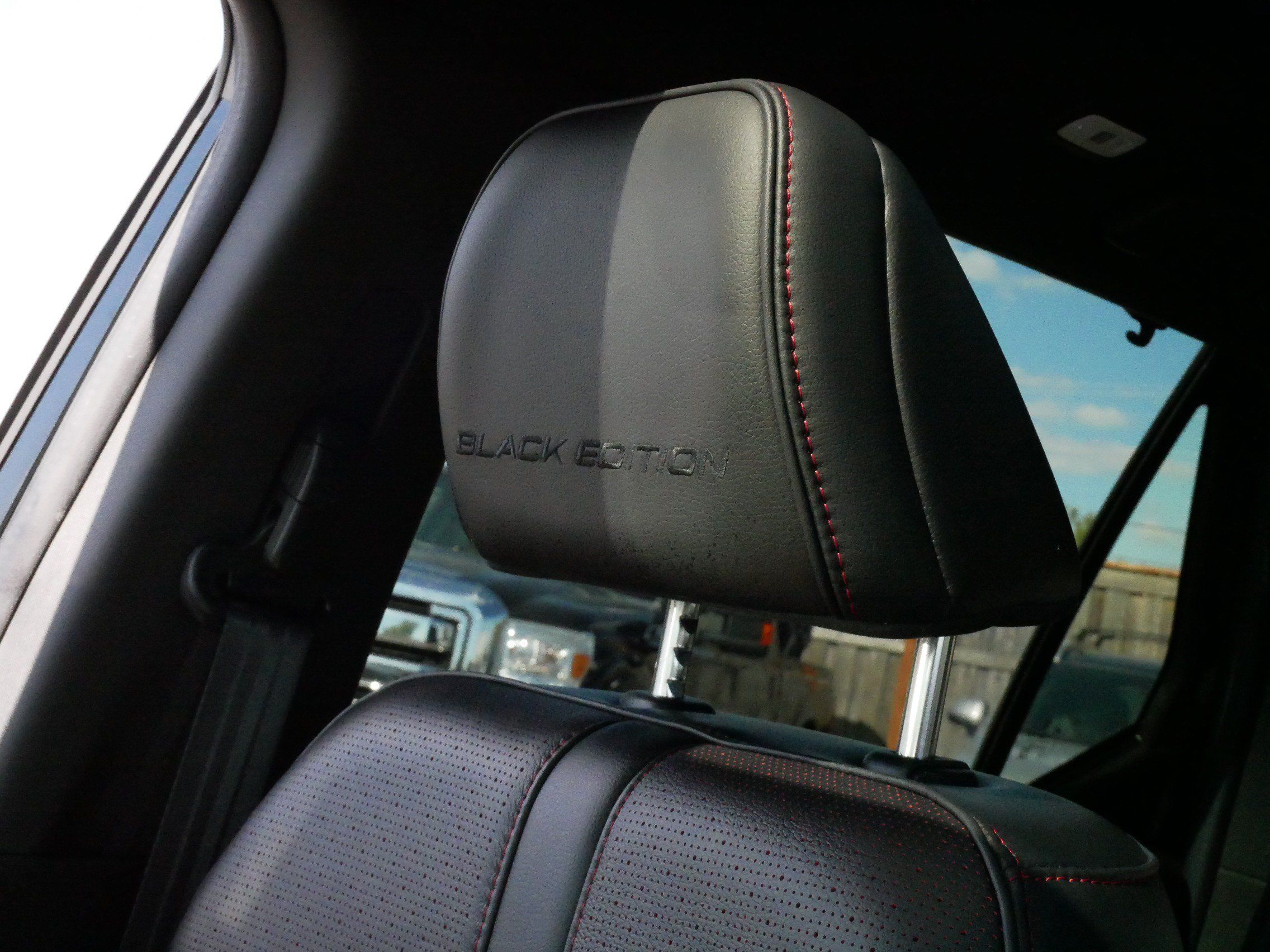 Used 2025 Honda Pilot Black Edition image 36