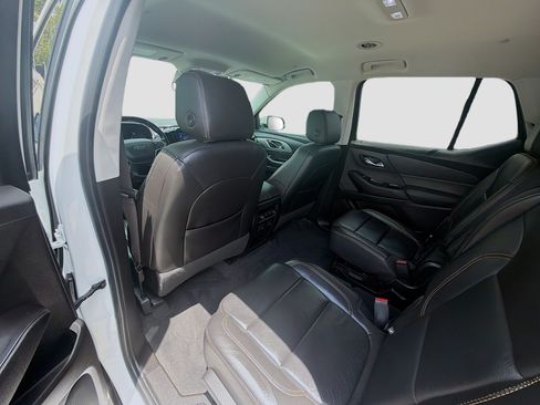 Used 2020 Chevrolet Traverse RS FWD image 22