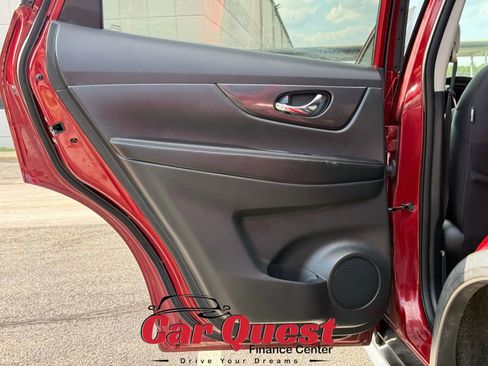 Used 2018 Nissan Rogue SV image 12