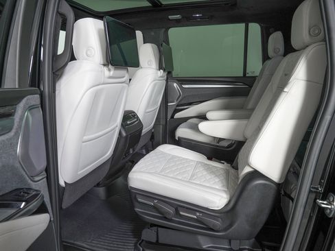 Used 2025 Cadillac Escalade ESV V w/ LPO, ONYX Package image 15