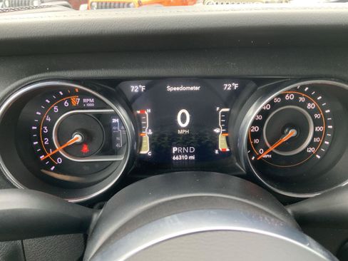 Used 2020 Jeep Wrangler Unlimited Sahara AWD/4WD image 25
