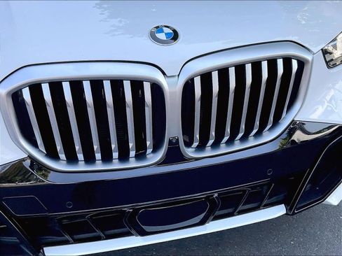 Used 2025 BMW X5 xDrive40i w/ M Sport Package AWD/4WD image 32