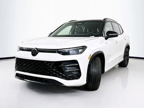 New 2026 Volkswagen Tiguan SE R-Line FWD image 1