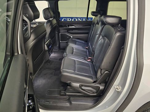 Used 2024 Jeep Wagoneer L 4WD image 41