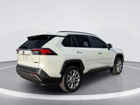 Used 2019 Toyota RAV4 Limited w/ Cold Weather Package FWD image 4