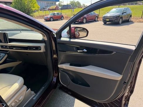 Certified 2023 Lincoln Nautilus Reserve AWD/4WD image 27