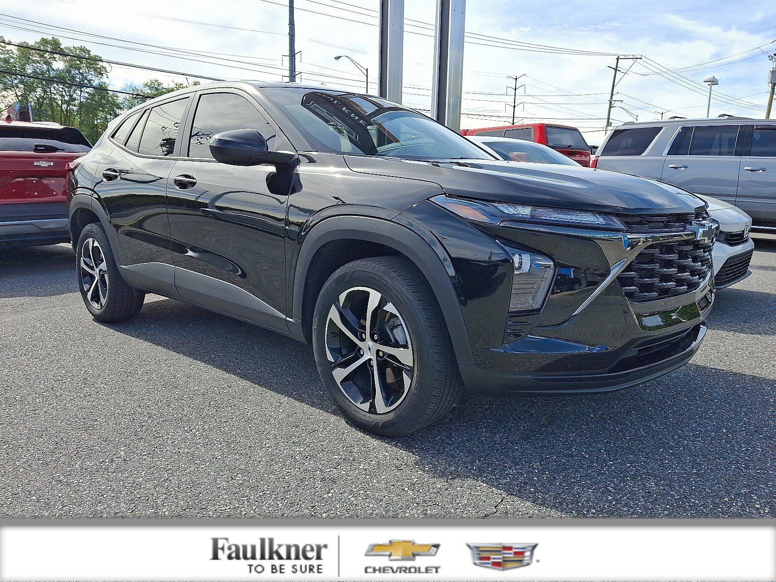 Used 2024 Chevrolet Trax RS FWD image 1