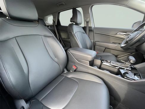 Used 2025 Kia Sportage EX image 23