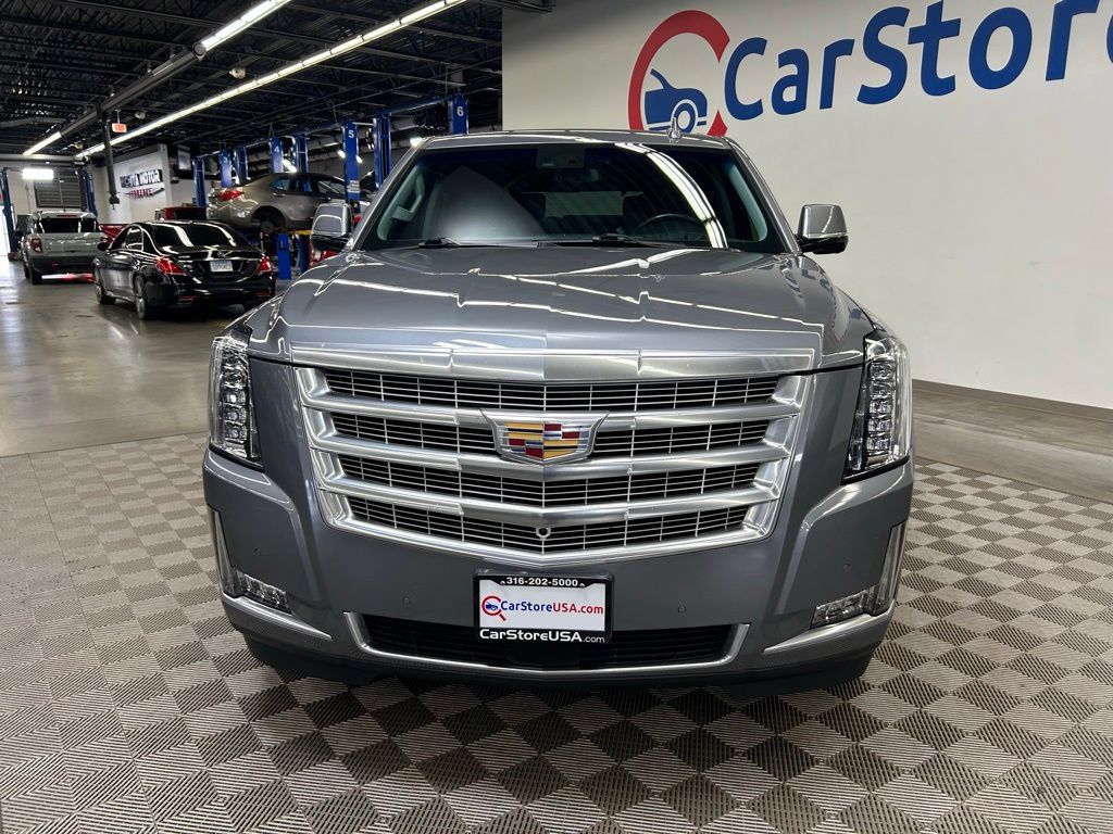 Used 2019 Cadillac Escalade Premium Luxury RWD image 4