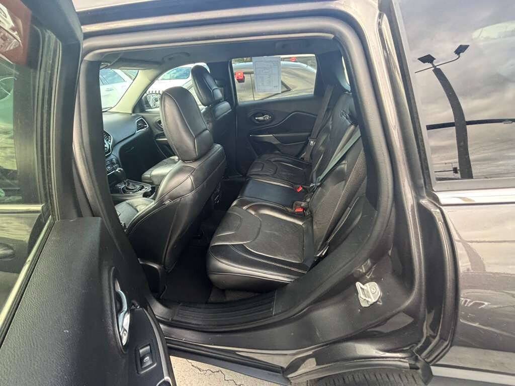 Used 2020 Jeep Cherokee Limited FWD image 3