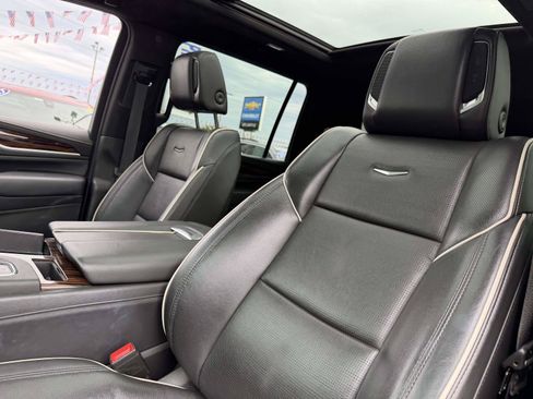 Used 2022 Cadillac Escalade ESV Premium Luxury AWD/4WD image 9
