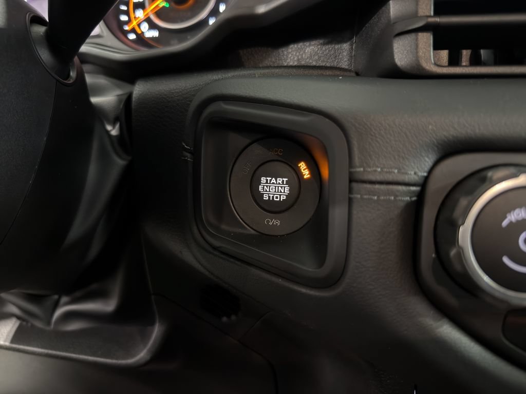 Used 2024 Jeep Gladiator Mojave AWD/4WD image 23