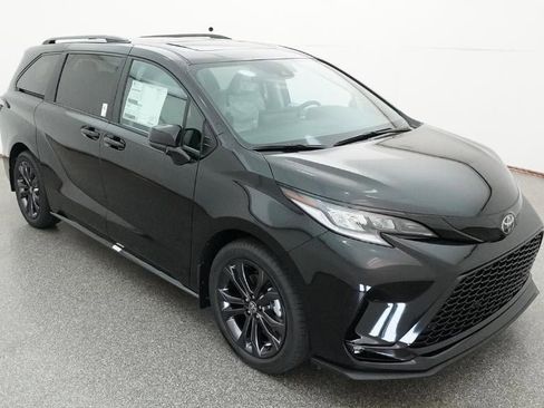 New 2026 Toyota Sienna XSE FWD image 13