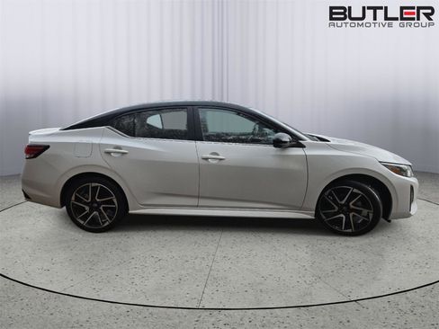 Used 2024 Nissan Sentra SR w/ SR Premium Package image 4