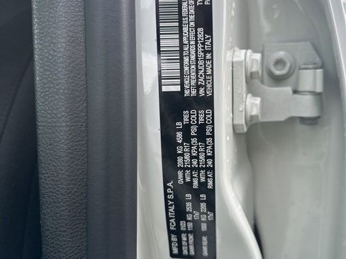 Used 2023 Jeep Renegade Latitude image 43