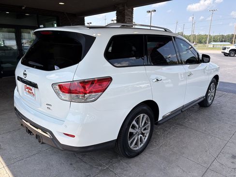 Used 2015 Nissan Pathfinder SL w/ SL Tech Package FWD image 6