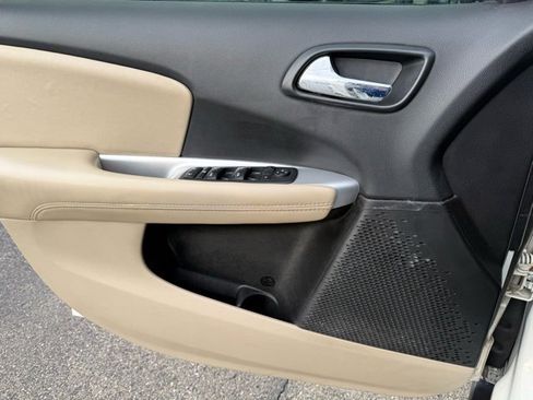 Used 2017 Dodge Journey SXT w/ Comfort/Convenience Group image 17