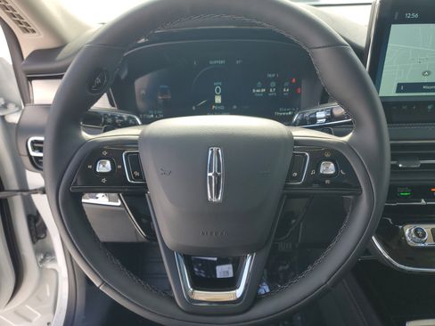 New 2026 Lincoln Corsair Premiere image 16