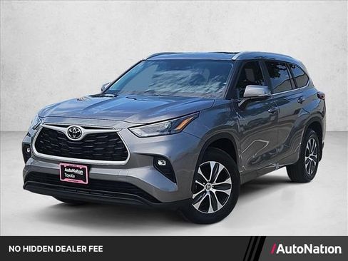 Used 2026 Toyota Highlander XLE AWD/4WD image 1