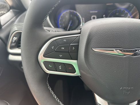 New 2025 Chrysler Pacifica Select w/ Uconnect Theater Family Group image 67