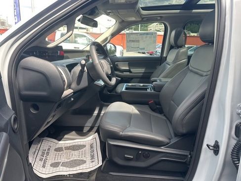 New 2025 Ford Expedition Active image 16