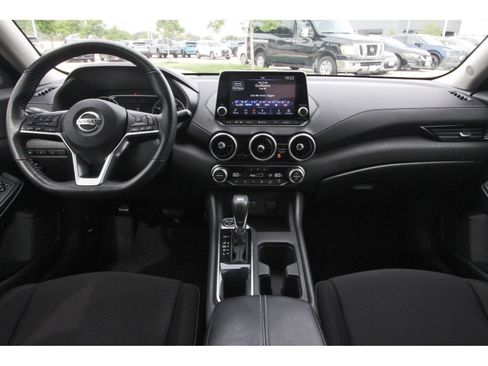 Used 2022 Nissan Sentra SV w/ All-Weather Package FWD image 11