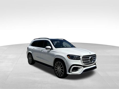Used 2025 Mercedes-Benz GLS 580 4MATIC image 7