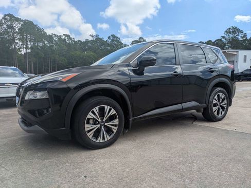 Used 2023 Nissan Rogue SV FWD image 2
