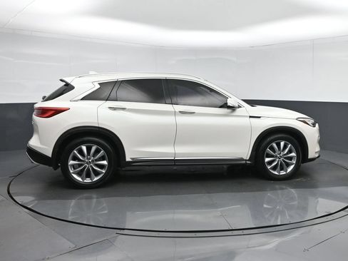 Used 2019 INFINITI QX50 Luxe w/ Navigation Package FWD image 8