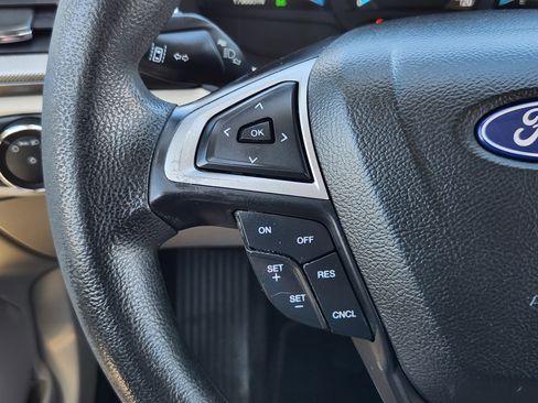 Used 2018 Ford Fusion SE FWD image 16