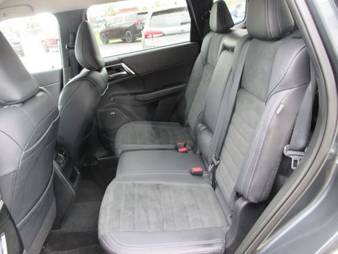 Used 2025 Mitsubishi Outlander SE AWD/4WD image 11