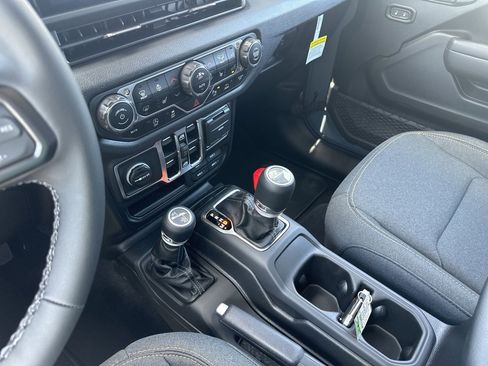 New 2025 Jeep Gladiator Sport image 70