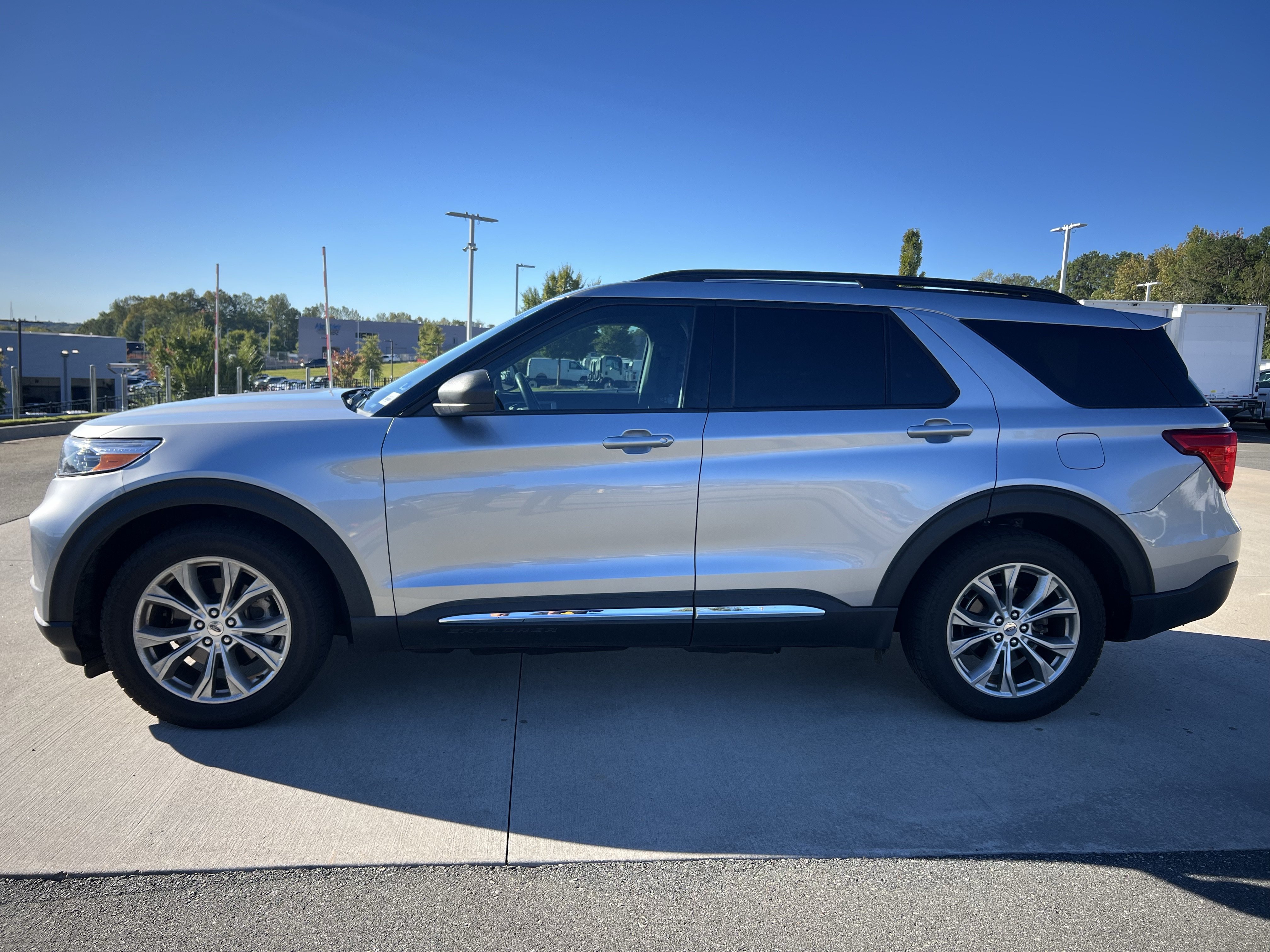 Used 2021 Ford Explorer XLT w/ Equipment Group 202A RWD image 20